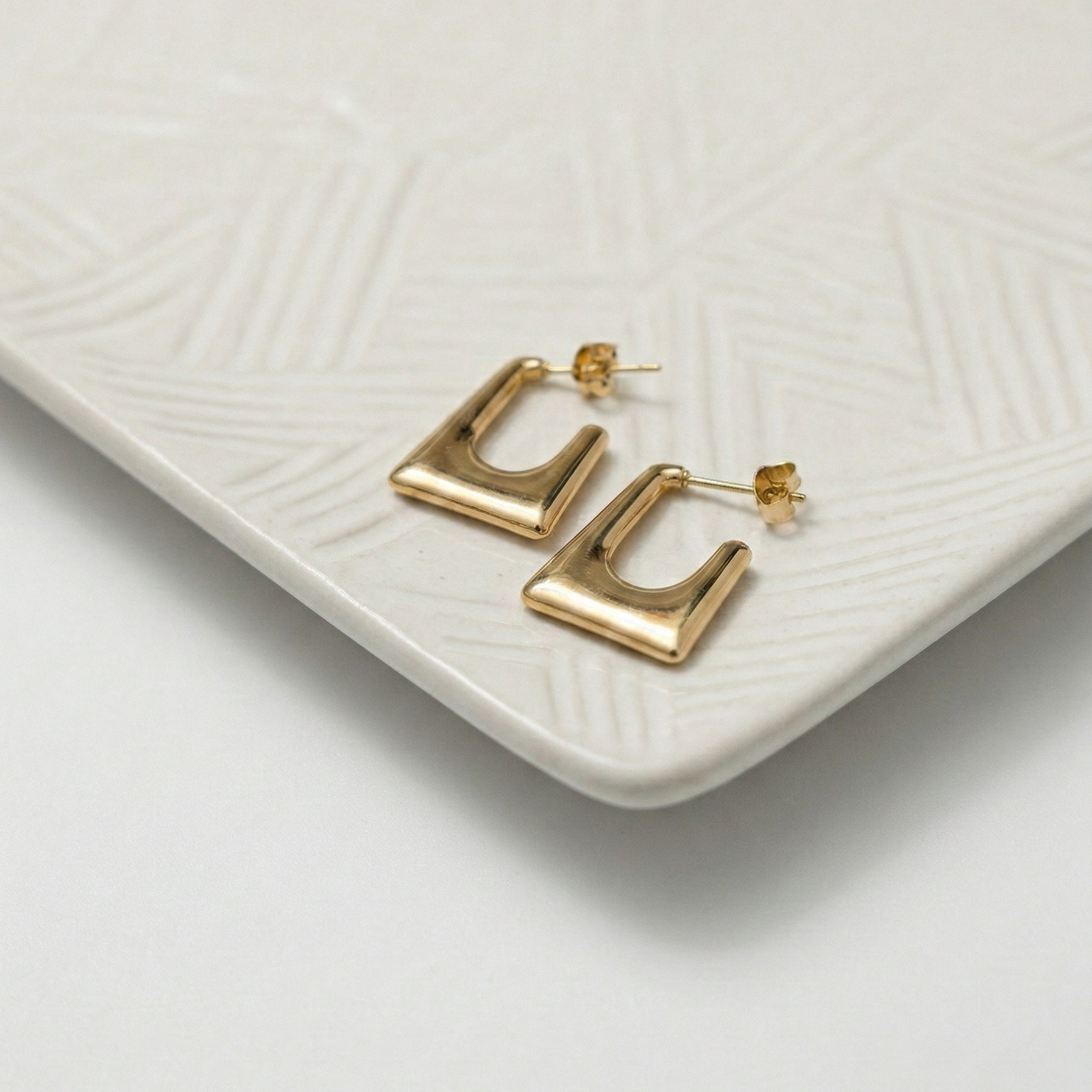 Élan Geometric Gold Earrings