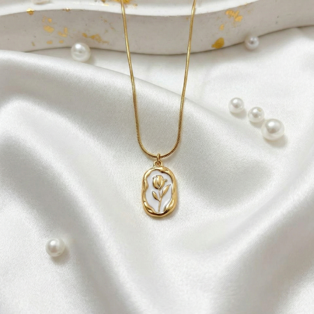 Belle Rose Necklace