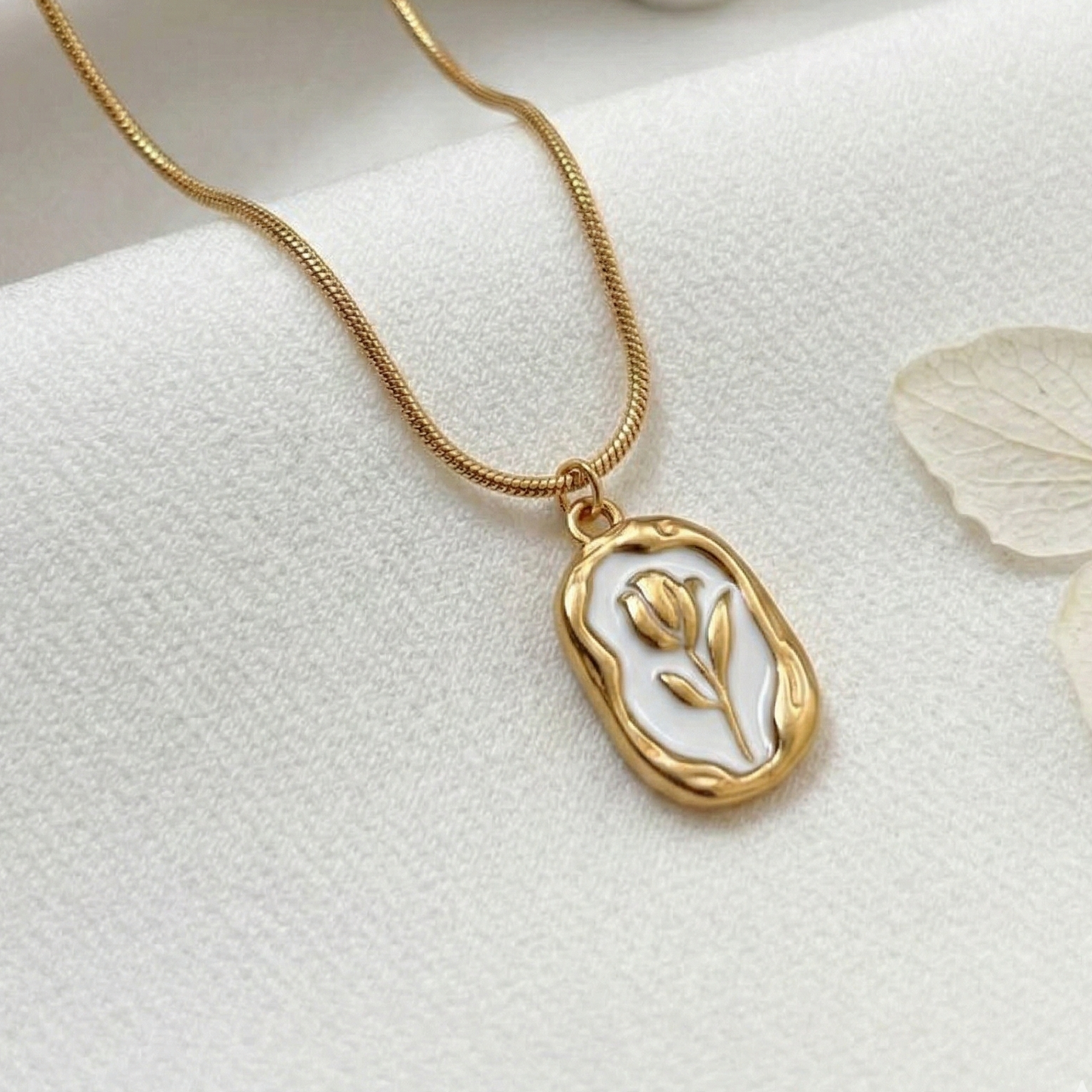 Belle Rose Necklace