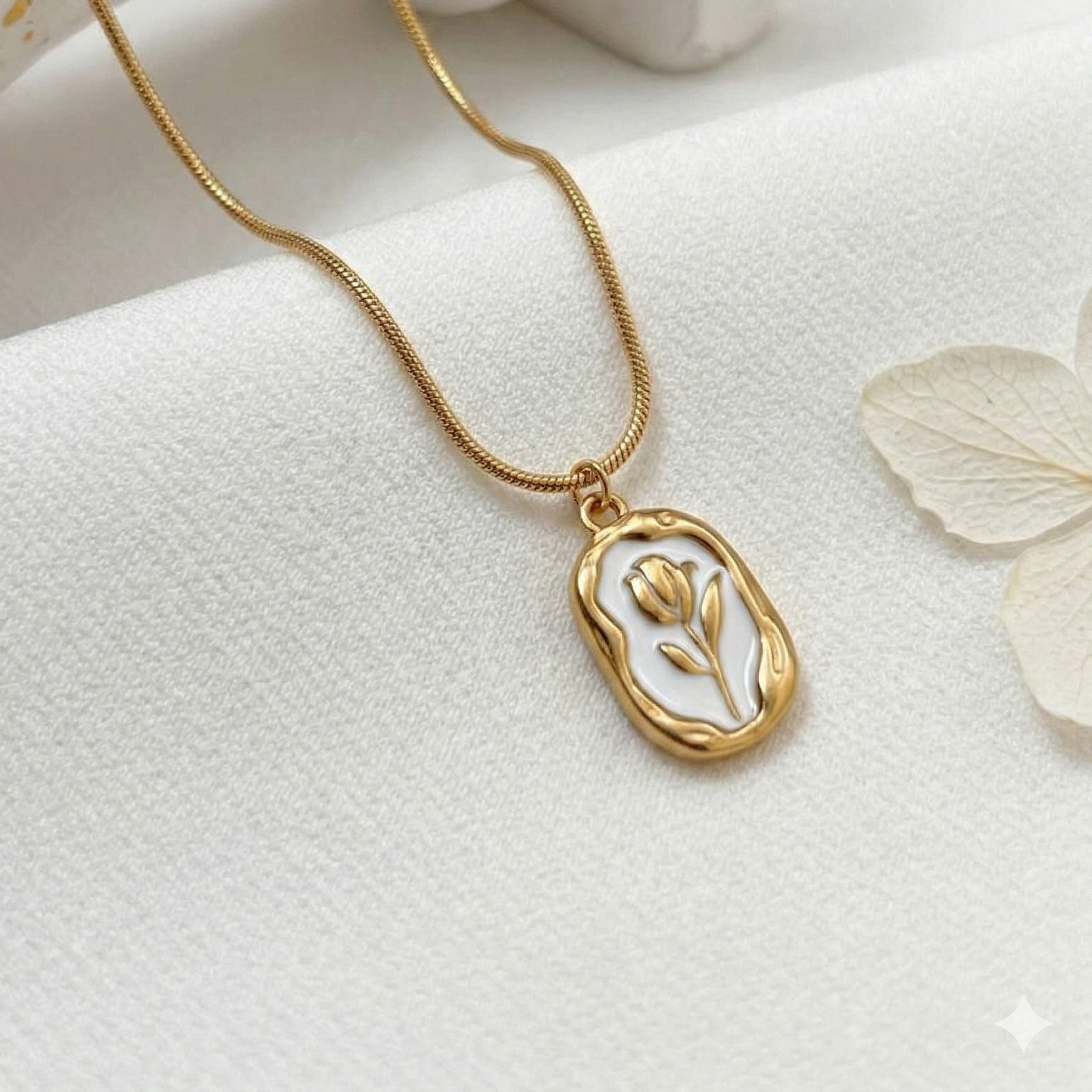Belle Rose Necklace