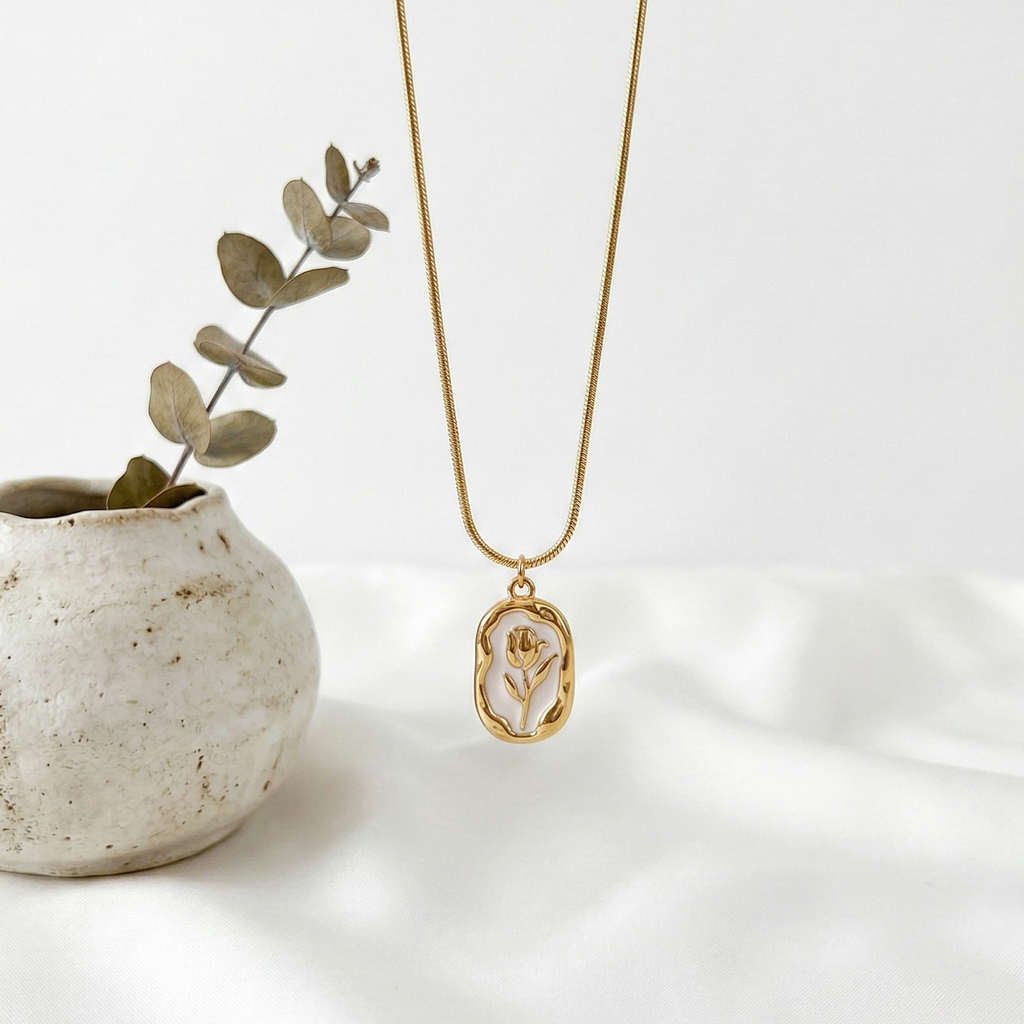 Belle Rose Necklace