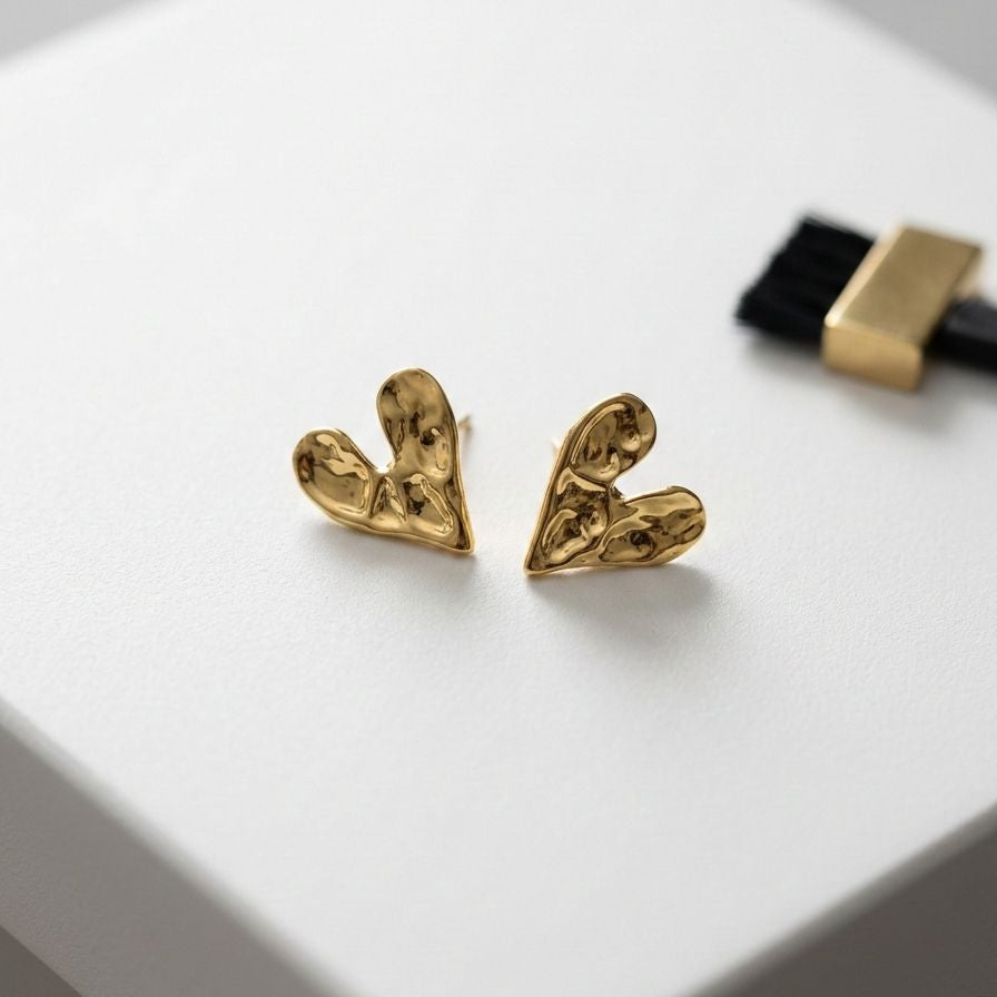 Auréa Sculpted Heart Studs