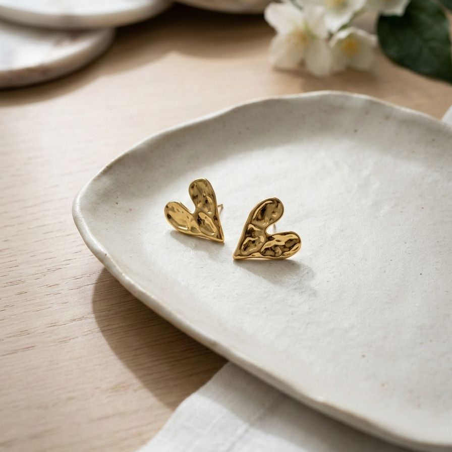 Auréa Sculpted Heart Studs