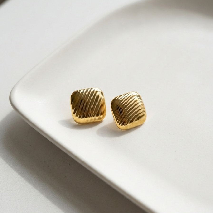 The Éclat Square Stud