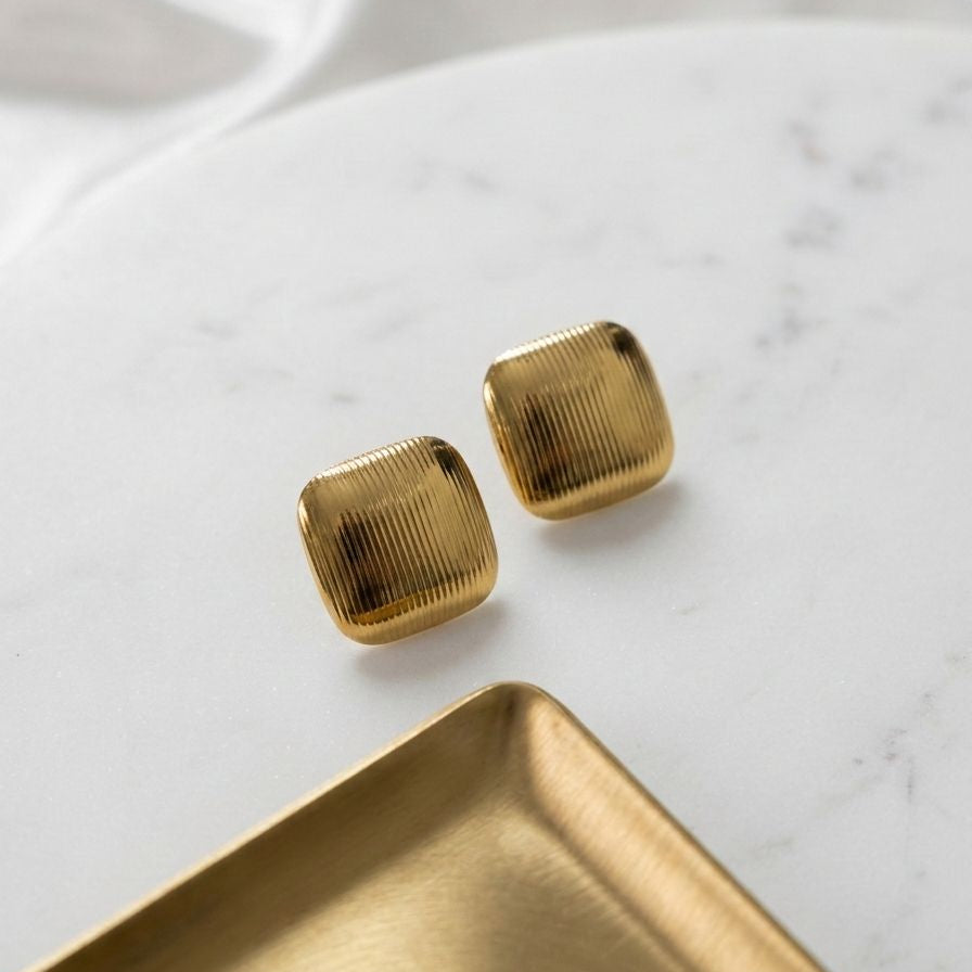 The Éclat Square Stud