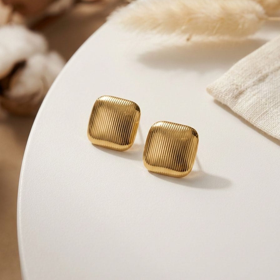 The Éclat Square Stud