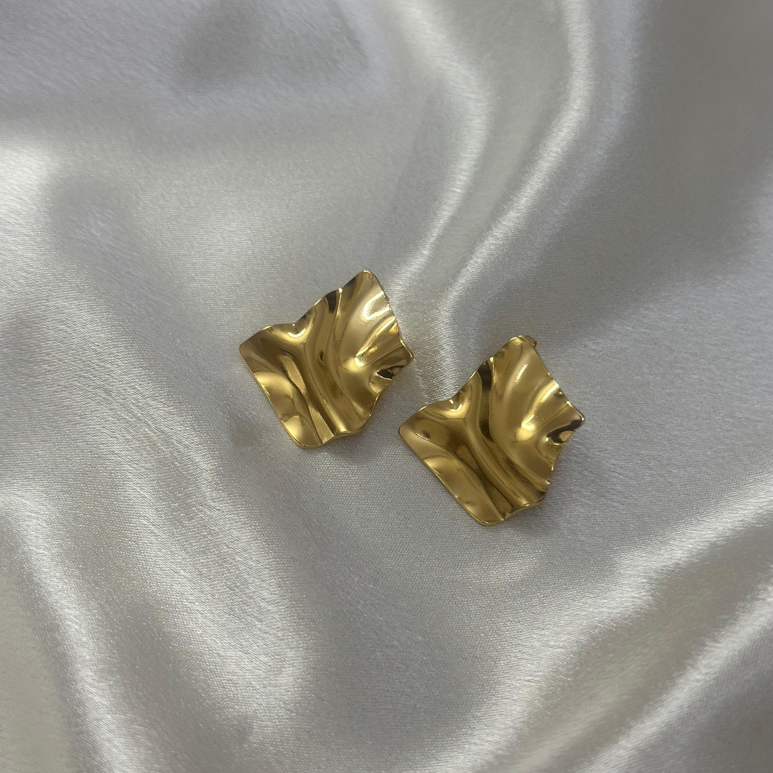 Velora Wave Studs